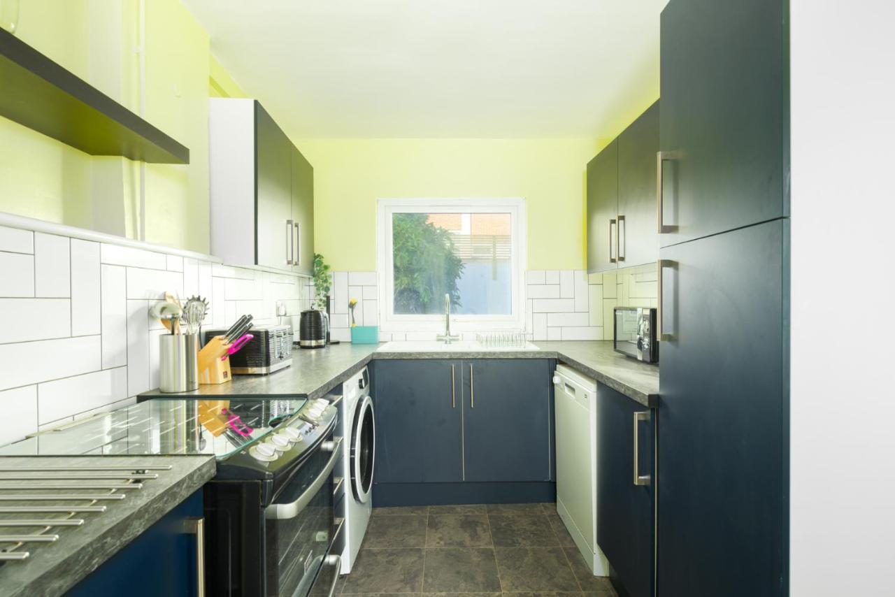 Vibrant Spring Street With Garden * Hove