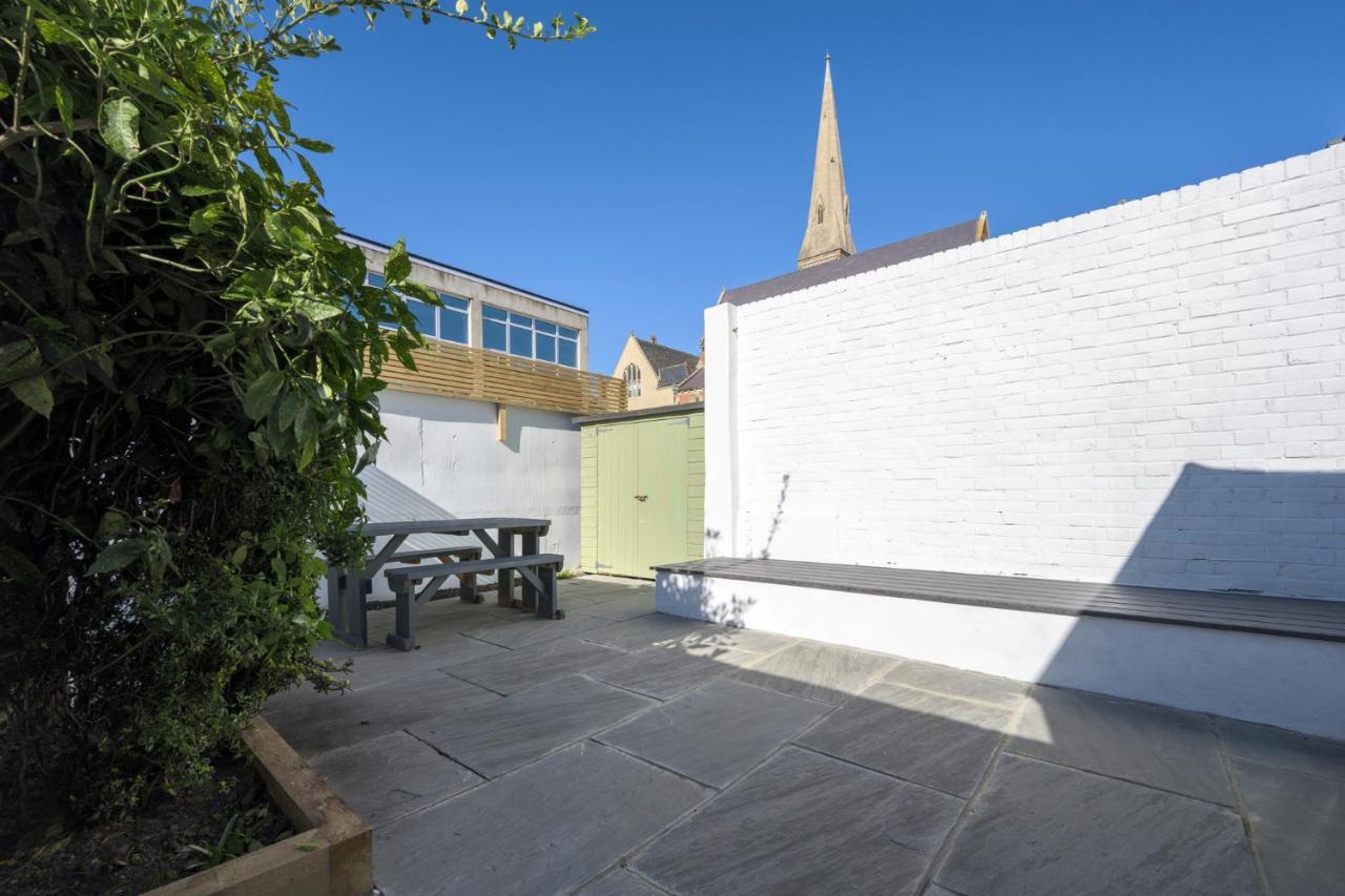 Vibrant Spring Street With Garden * Hove
